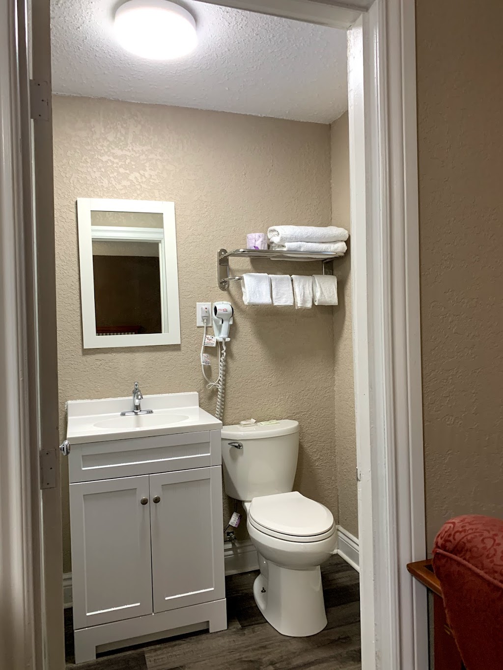 Champlain Motor Inn ( New Management) | 1325 Pembroke St W #1325, Pembroke, ON K8A 5R3, Canada | Phone: (613) 732-9971