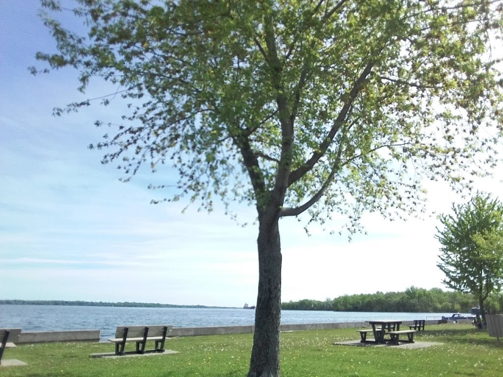 Resto-Bar Marina Melocheville | 4 Rue Bourcier, Beauharnois, QC J6N 0J8, Canada | Phone: (450) 225-9016