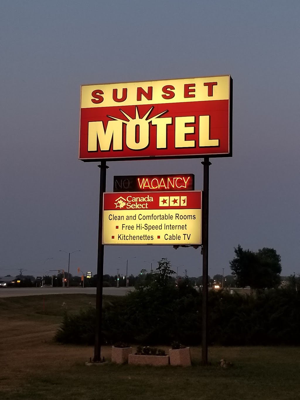 Sunset Motel | 2465 Saskatchewan Ave W #3B5, Portage la Prairie, MB R1N 3G3, Canada | Phone: (204) 857-7031