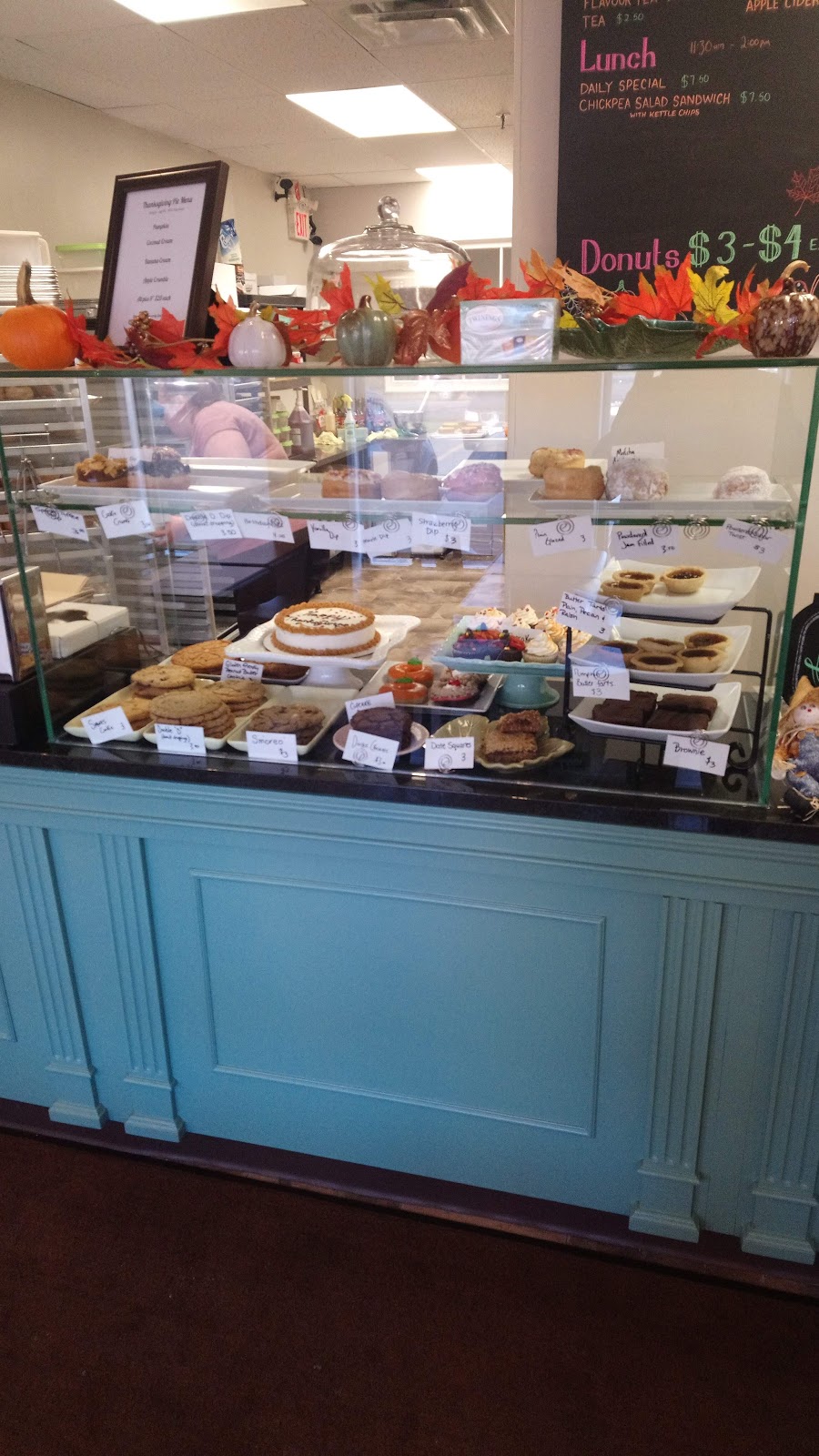 Mmm Donuts • Café & Bakery | 240 Bayview Dr unit 11, Barrie, ON L4N 4Y8, Canada | Phone: (705) 733-9000