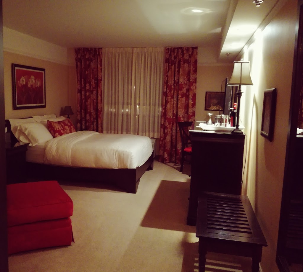 Le St-Martin Bromont Hôtel & Suites | 111 Boul. du Carrefour, Bromont, QC J2L 3L1, Canada | Phone: (866) 355-0044