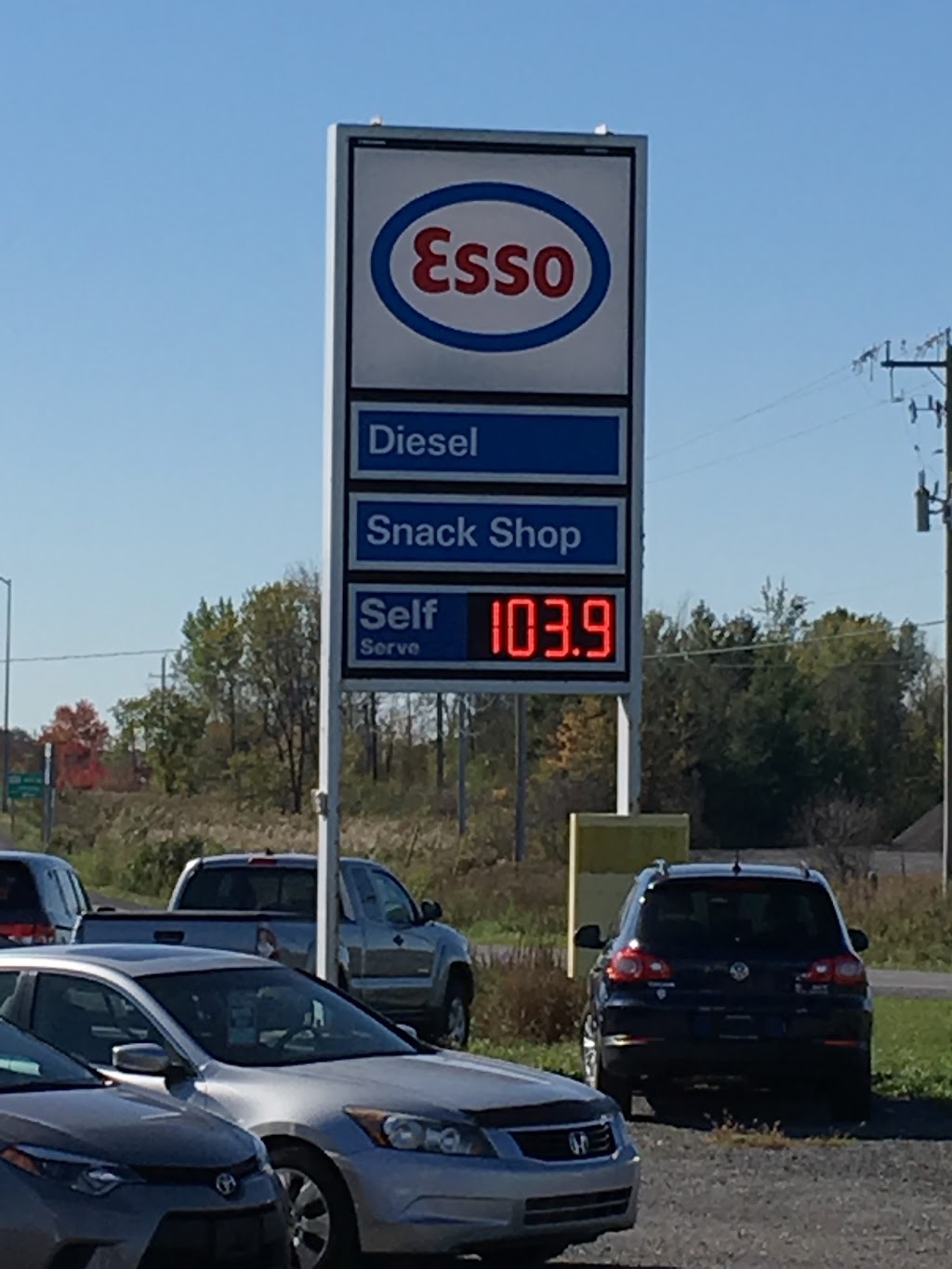 Vars Tuck Shop & Gas | 6175 Rockdale Road, Vars, ON K0A 3H0, Canada | Phone: (613) 835-3525