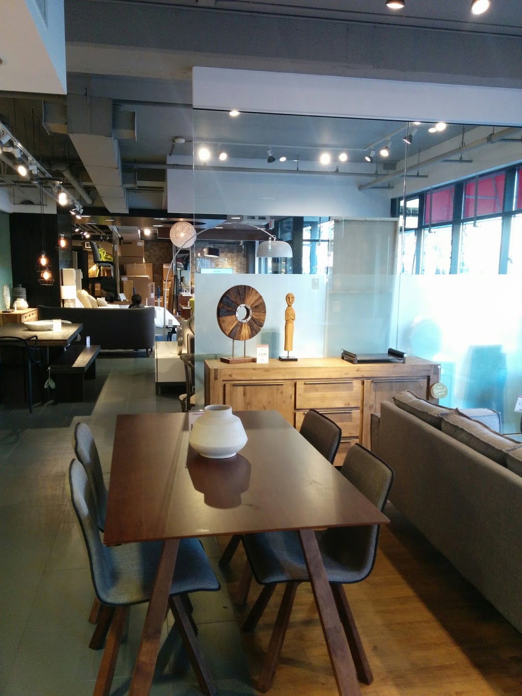 Structube | 507 College St unit 1-8, Toronto, ON M6G 1A8, Canada | Phone: (416) 929-2423