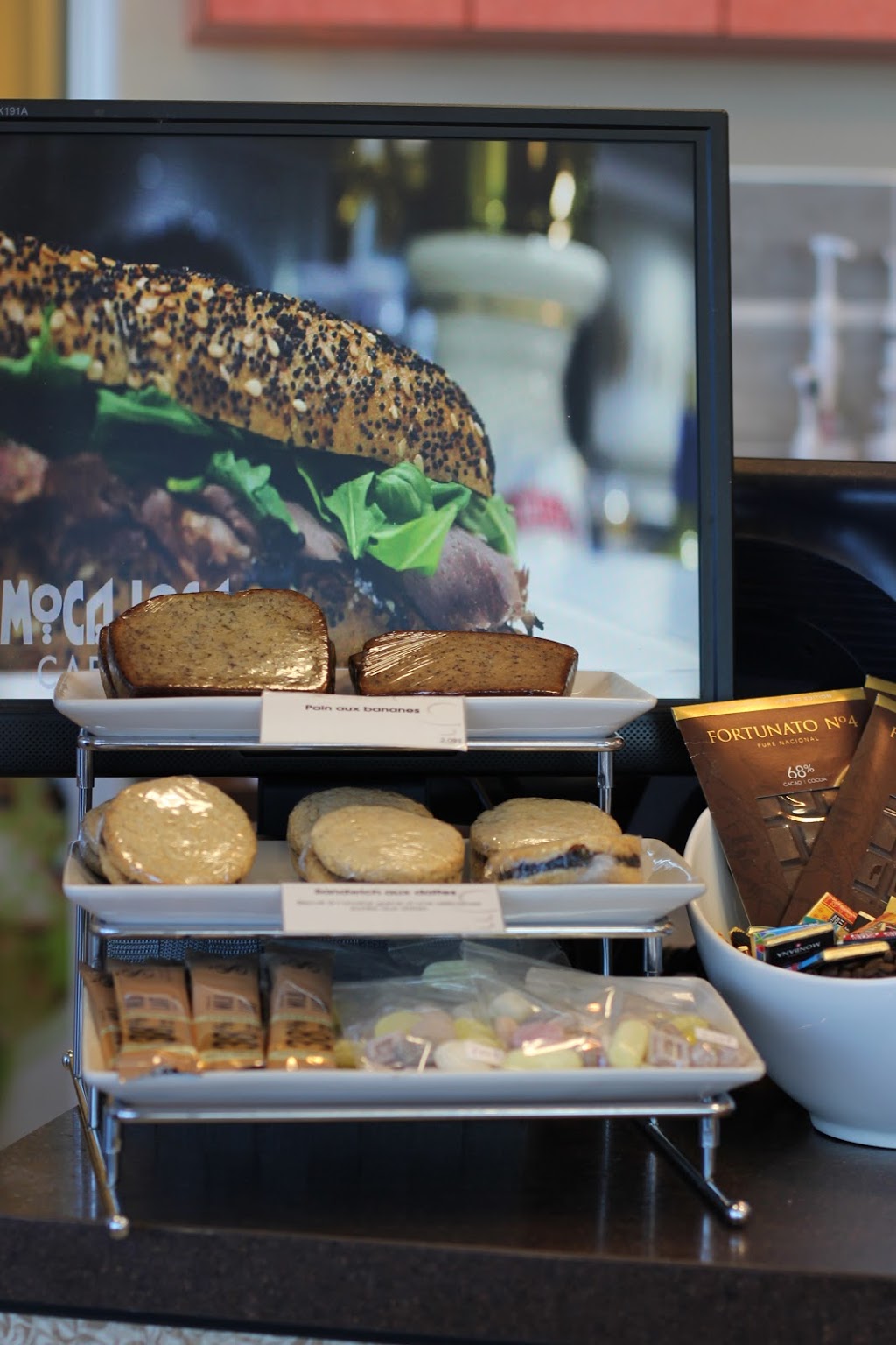 Moca Loca Café Co Inc | 15 Rue de Valcourt, Gatineau, QC J8T 8H1, Canada | Phone: (819) 561-5028