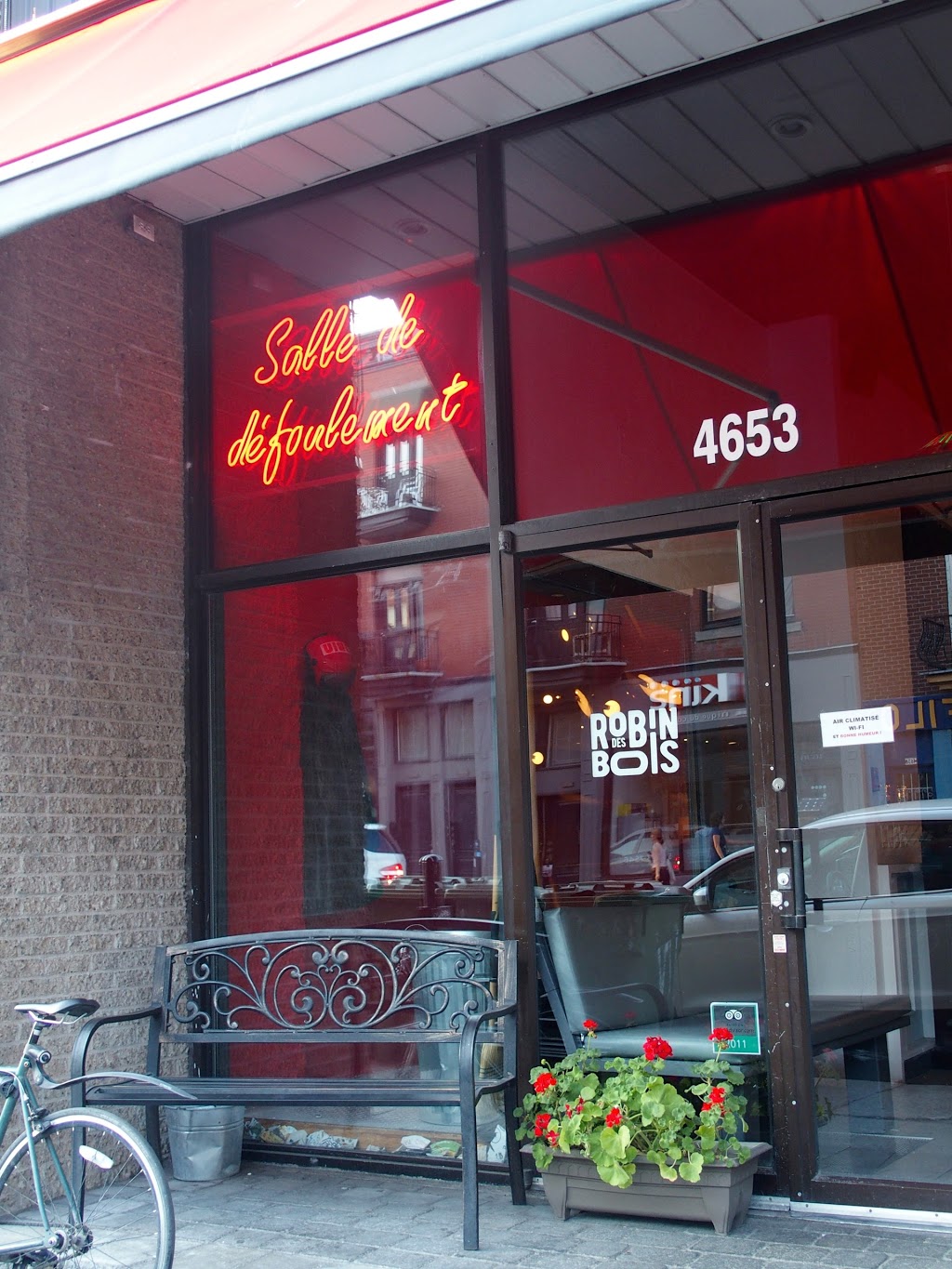 Robin des Bois | 4653 Boul St-Laurent, Montréal, QC H2T 1R2, Canada | Phone: (514) 288-1010