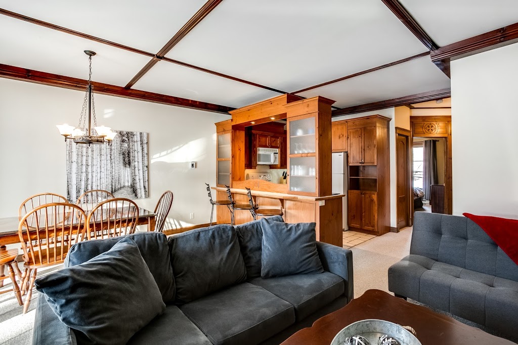 Le Manoir - Condos Mont-Tremblant | 110-7 Chemin des Quatres Sommets, Mont-Tremblant, QC J8E 1C6, Canada | Phone: (877) 287-0036