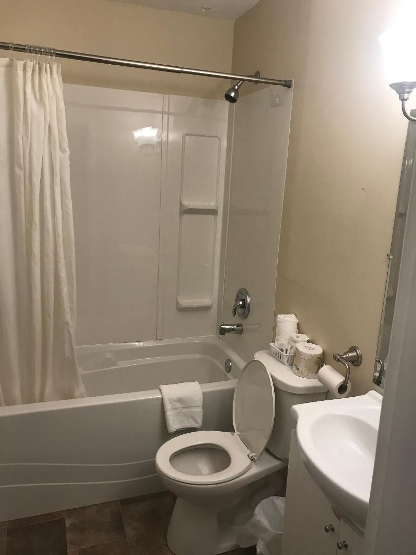 Atlantic Motel | 8 Brown Rd, Berry Mills, NB E1G 3Z3, Canada | Phone: (506) 387-7448