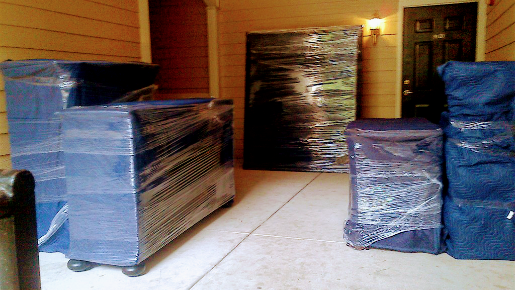 Red leaf moving $ Storage | 112 Benhurst Cres, Brampton, ON L7A 0B7, Canada | Phone: (905) 872-1362