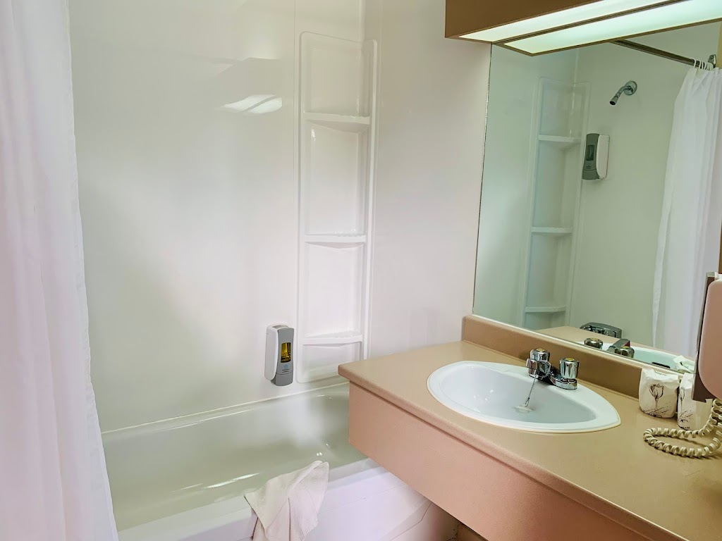 Motel de lAnse à lEau | 173 Rue des Pionniers, Tadoussac, QC G0T 2A0, Canada | Phone: (418) 235-4313