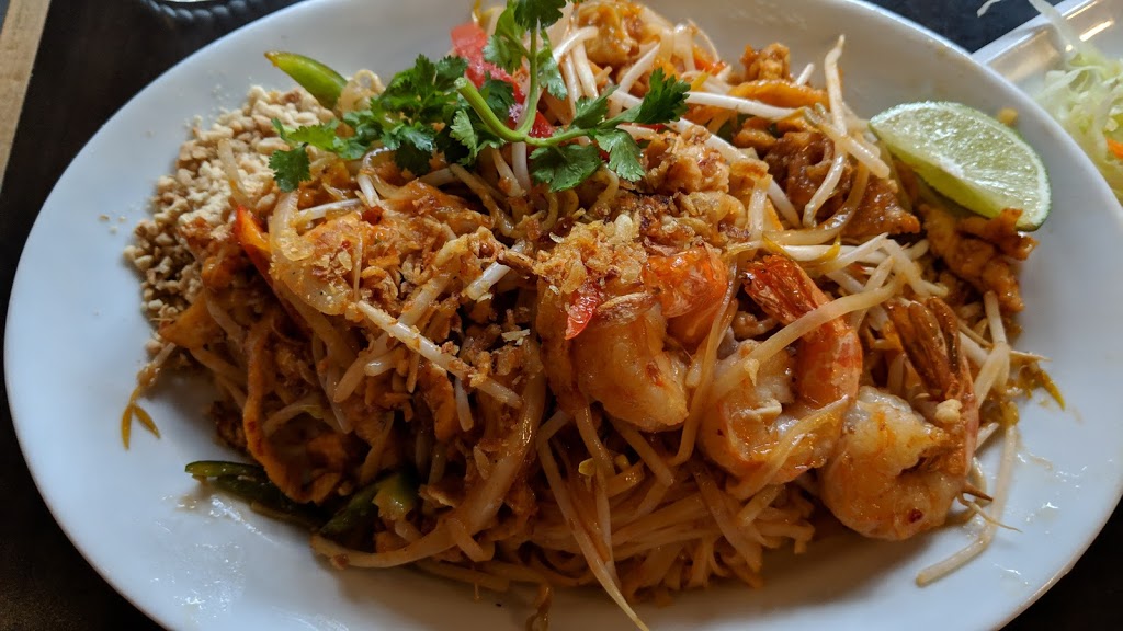SAIGON Bistro Restaurant | 122 Atlantic Ave, Toronto, ON M6K 1X9, Canada | Phone: (647) 349-2492