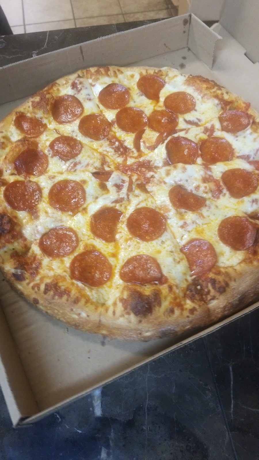 Concession Pizza | 576 Concession St, Hamilton, ON L8V 1A8, Canada | Phone: (905) 385-9888