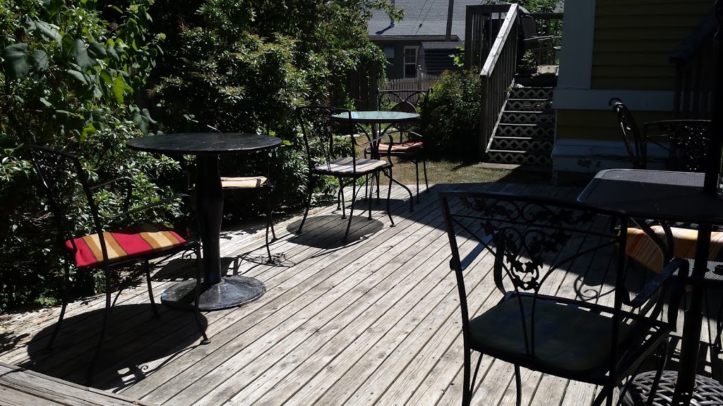 The Biscuit Eater Cafe and Books | 16 Orchard St, Mahone Bay, NS B0J 2E0, Canada | Phone: (902) 624-2665