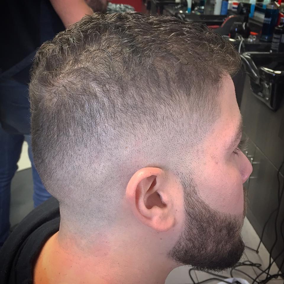 Royal Chair Barber shop | 3635 Cawthra Rd, Mississauga, ON L5A 2Y5, Canada | Phone: (905) 277-2076