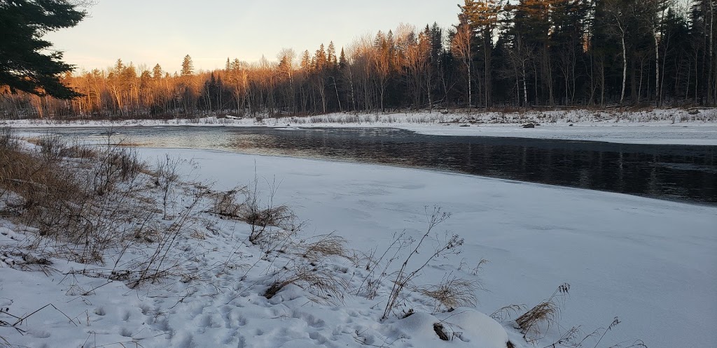 chalet de la rivière | 300 Chemin du Domaine, Saint-Ludger, QC G0M 1W0, Canada | Phone: (418) 209-7321
