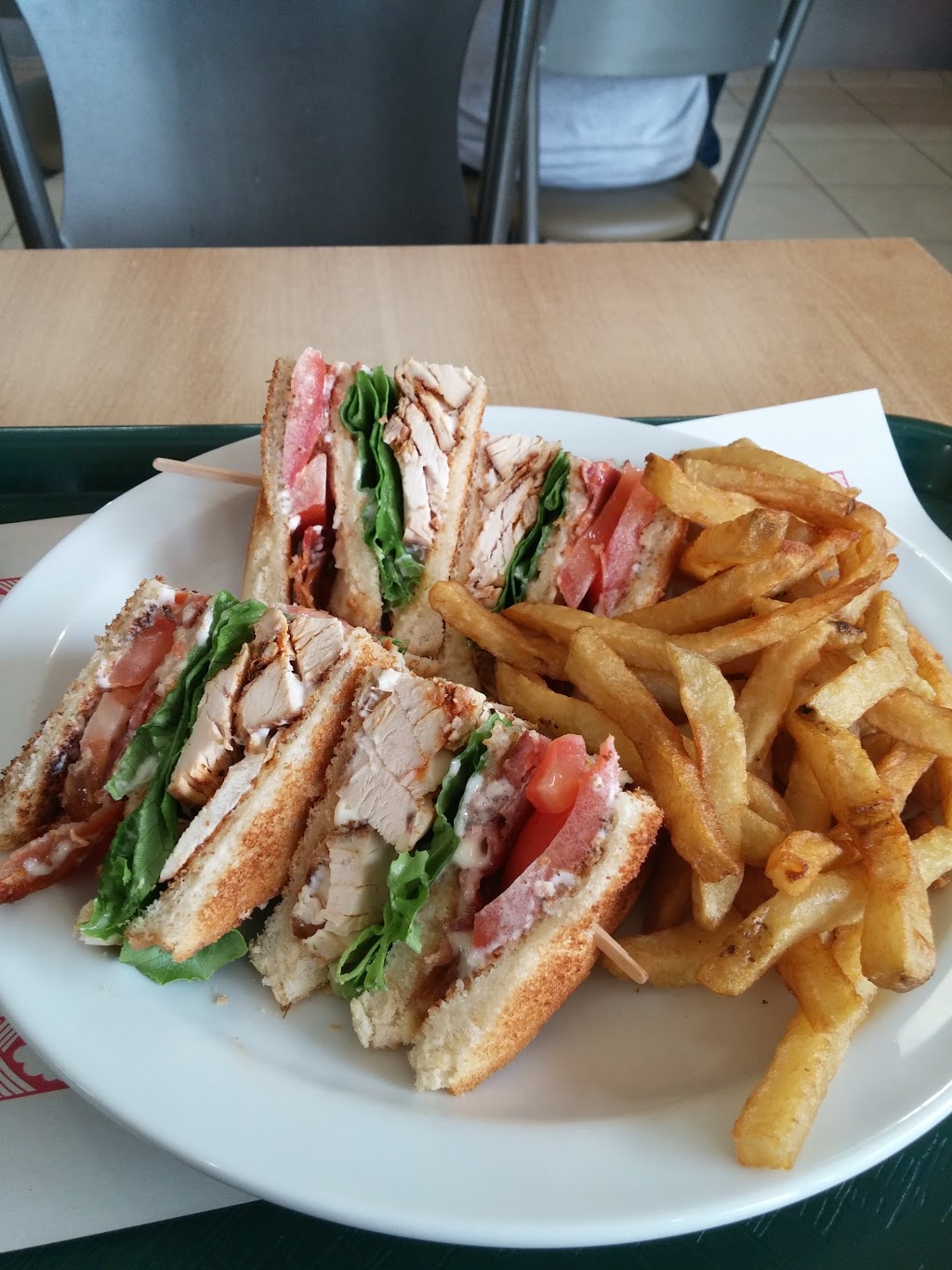Chez Luma | 3135 Rue Wellington, Verdun, QC H4G 1T2, Canada | Phone: (438) 381-7411