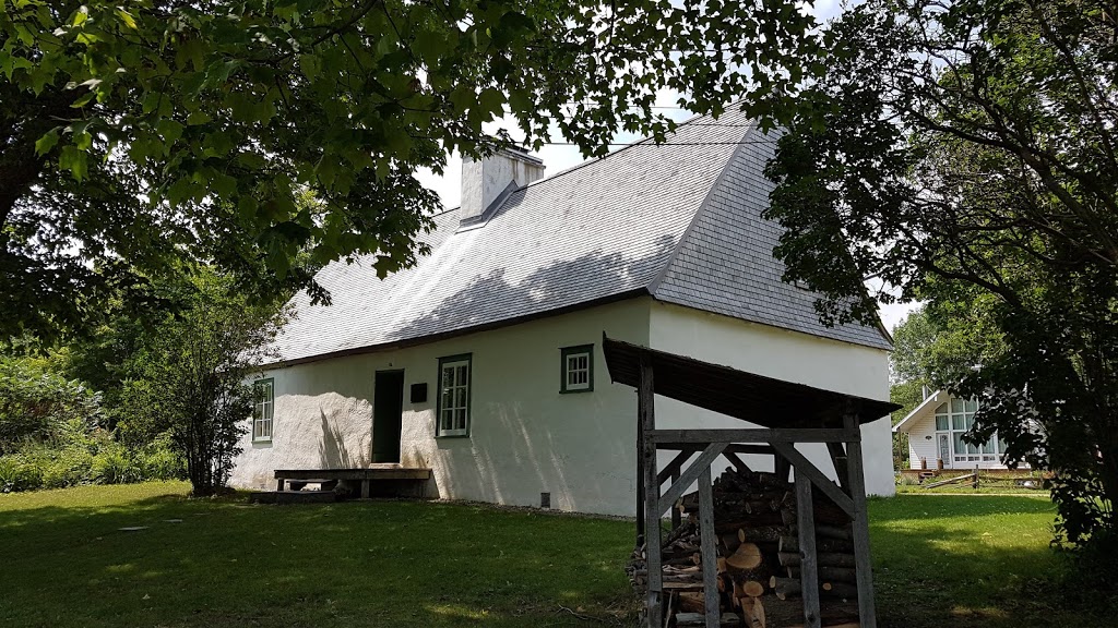 Maison Drouin | 2958 Chemin Royal, Sainte-Famille, QC G0A 3P0, Canada | Phone: (418) 829-0330