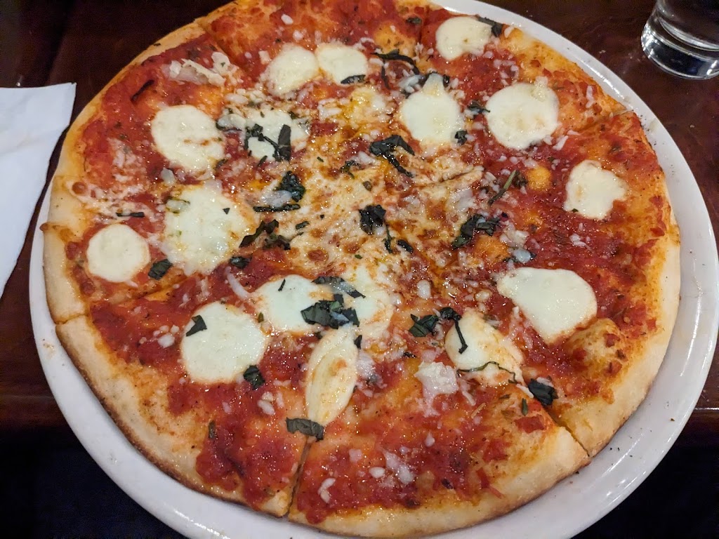 Elio Pizzeria | 351 Rue de Bellechasse, Montréal, QC H2S 1X1, Canada | Phone: (514) 276-5341