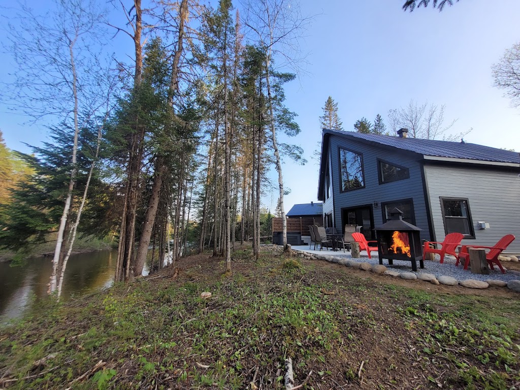 Chalet La Source du Bonheur | 171 chemin marie-andrée, Trois-Rives, QC G0X 2C0, Canada | Phone: (819) 244-6381