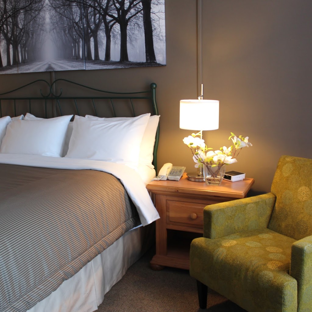Confederation Place Hotel | 237 Ontario St, Kingston, ON K7L 2Z4, Canada | Phone: (613) 549-6300