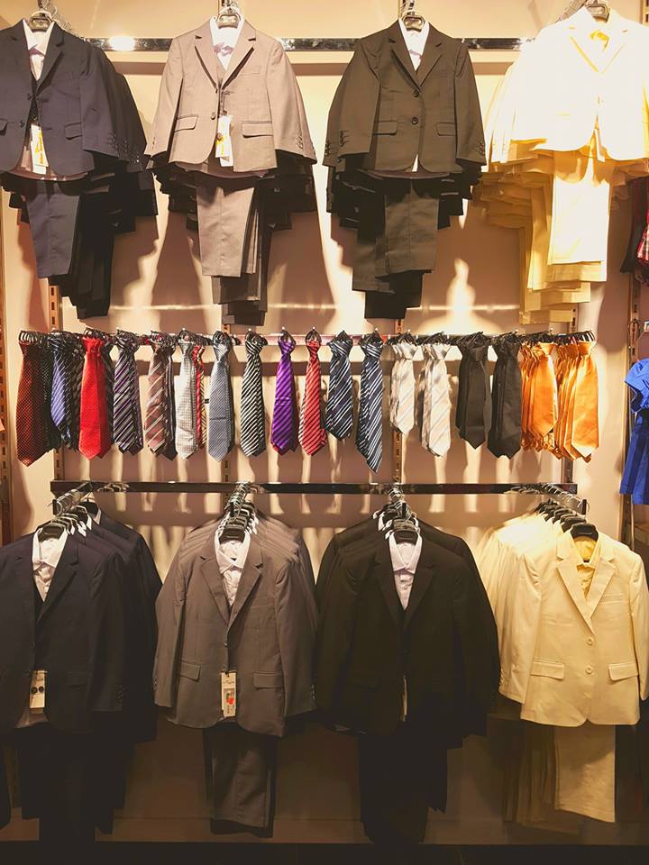 Tom & Lili | 7275 Rue Sherbrooke E #198, Montréal, QC H1N 1E9, Canada | Phone: (514) 543-9929