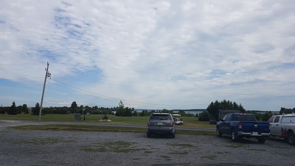 Wolfe Island Riverfront Golf Course | 9th Line Rd, Wolfe Island, ON K0H 2Y0, Canada | Phone: (613) 385-9978