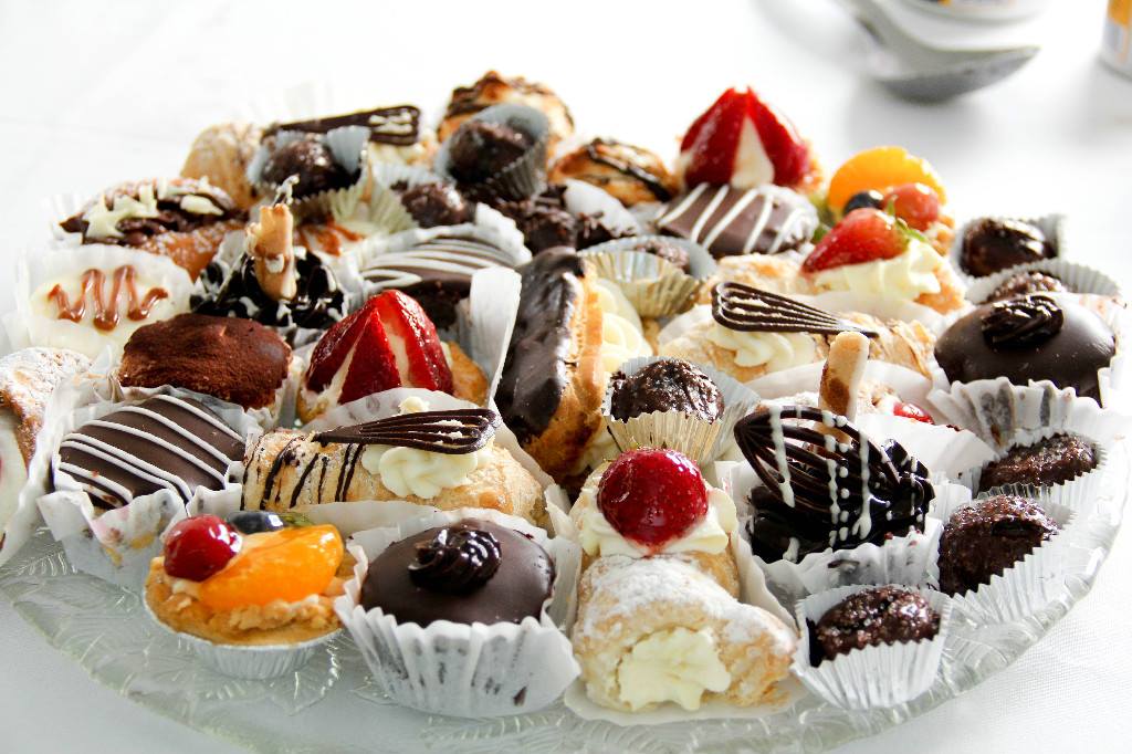 Landstra Catering | 378 Beattie St, Strathroy, ON N7G 2X6, Canada | Phone: (519) 245-3920