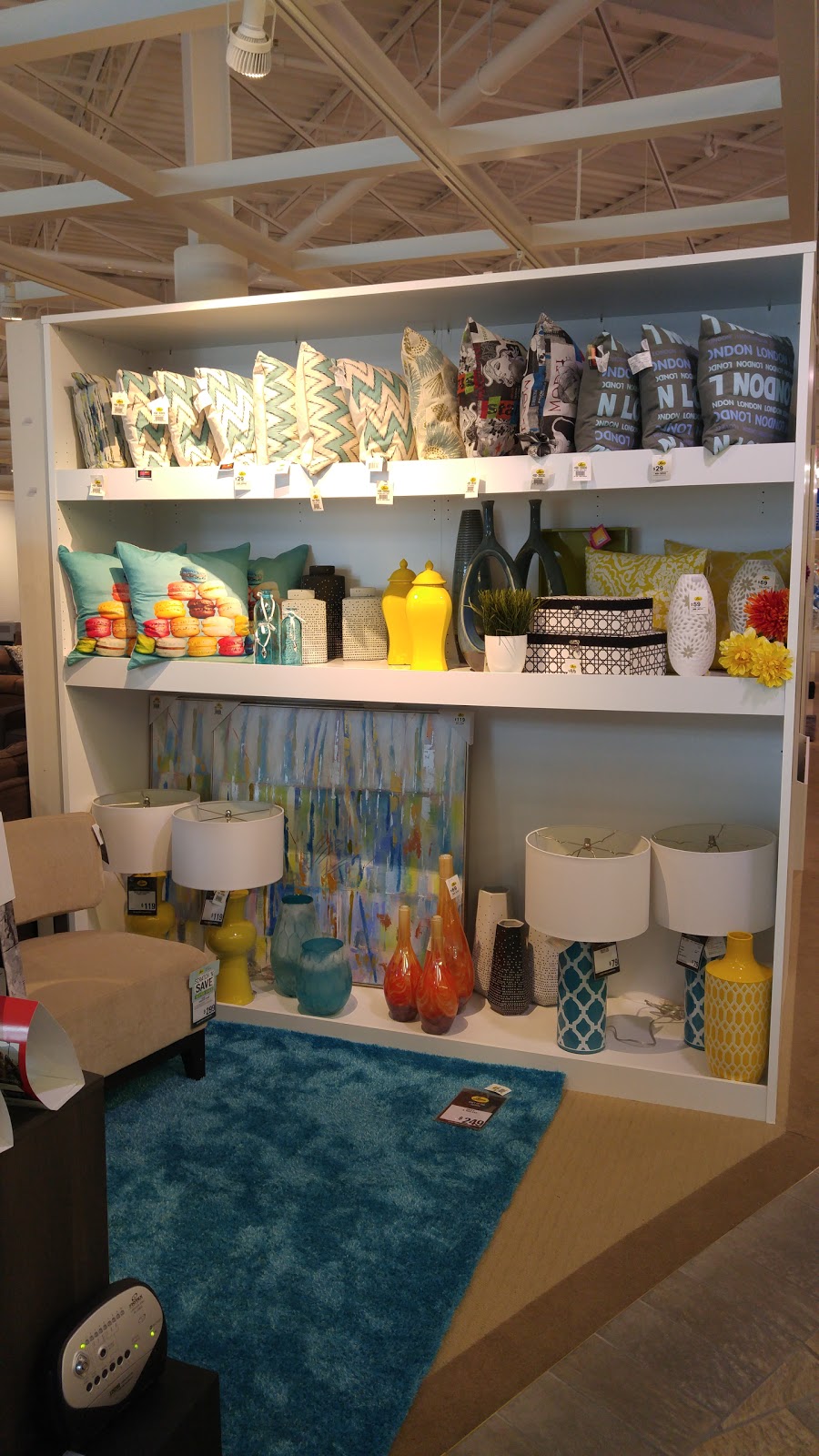 Leons Furniture | 121 Silvercreek Pkwy N, Guelph, ON N1H 3T3, Canada | Phone: (519) 767-5366
