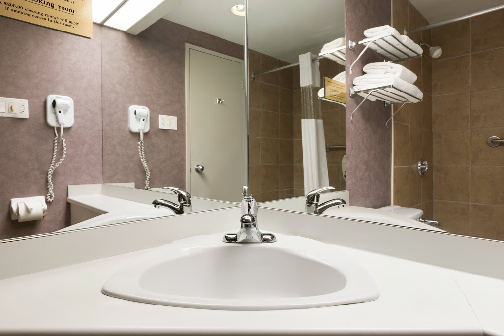 Days Inn by Wyndham Ottawa West | 350 Moodie Dr, Nepean, ON K2H 8G3, Canada | Phone: (613) 726-1717