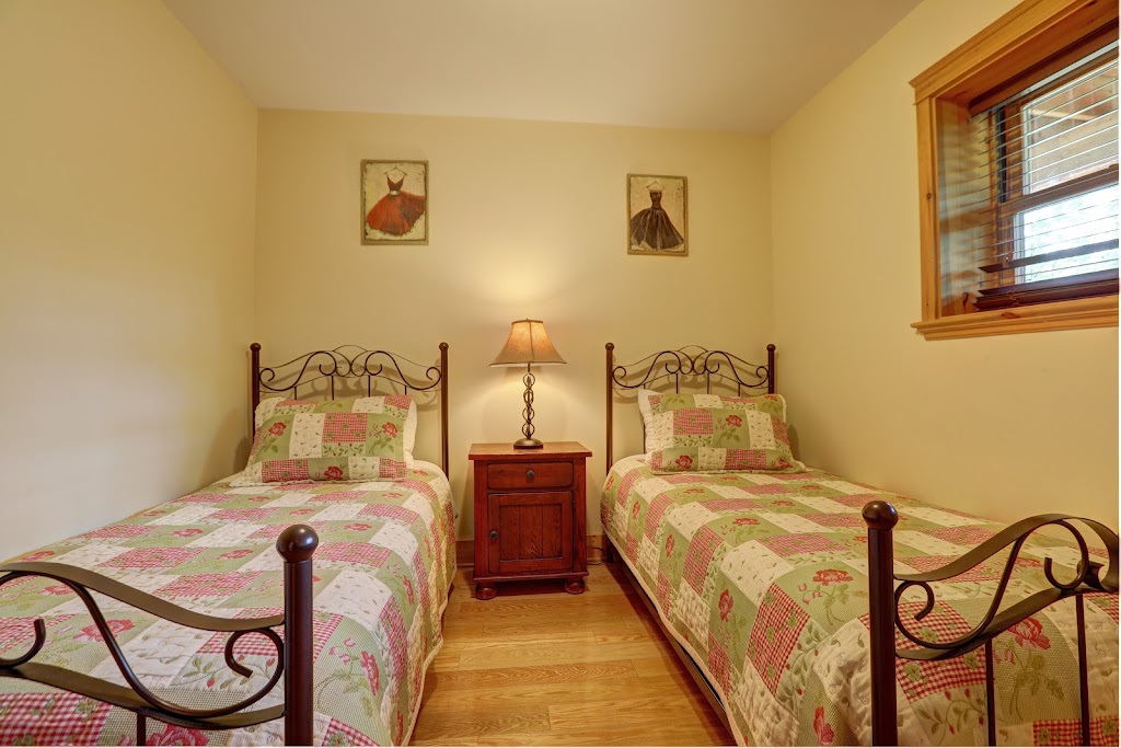 Chalet no. 85 by Fiddler Lake Resort® (Cerf-Deer) | 23 Chem. du Grand-Pic, Mille-Isles, QC J0R 1A0, Canada | Phone: (800) 721-0371