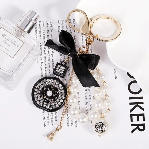 The Shopping Bag Finds | 136 Tuscany Springs Way NW, Calgary, AB T3L 2N4, Canada | Phone: (403) 295-3120