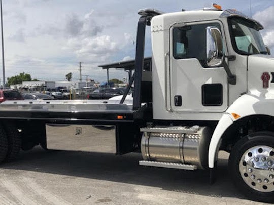 Tow Truck Now Services Ltd. Richmond | 12851 Bathgate Way Unit 7, Richmond, BC V6V 1Y5, Canada | Phone: (604) 359-5661