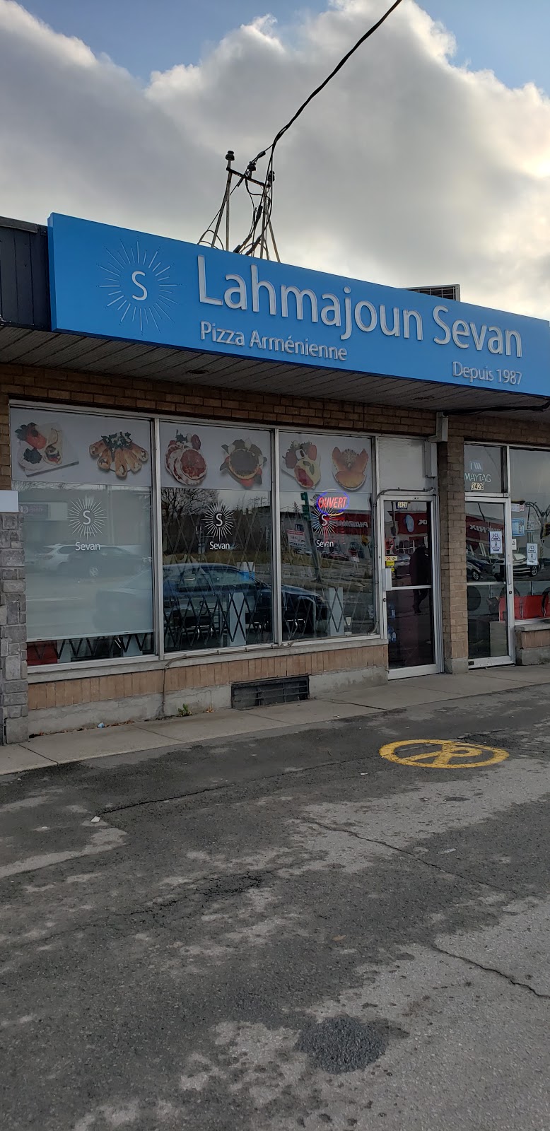 Lahmajoun Sevan | 3426 Bd Cartier O, Laval, QC H7V 1K2, Canada | Phone: (450) 686-0542