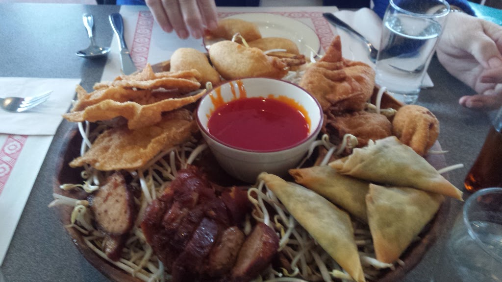 East West Restaurant | 693 Main St, Dartmouth, NS B2W 3T6, Canada | Phone: (902) 462-8738