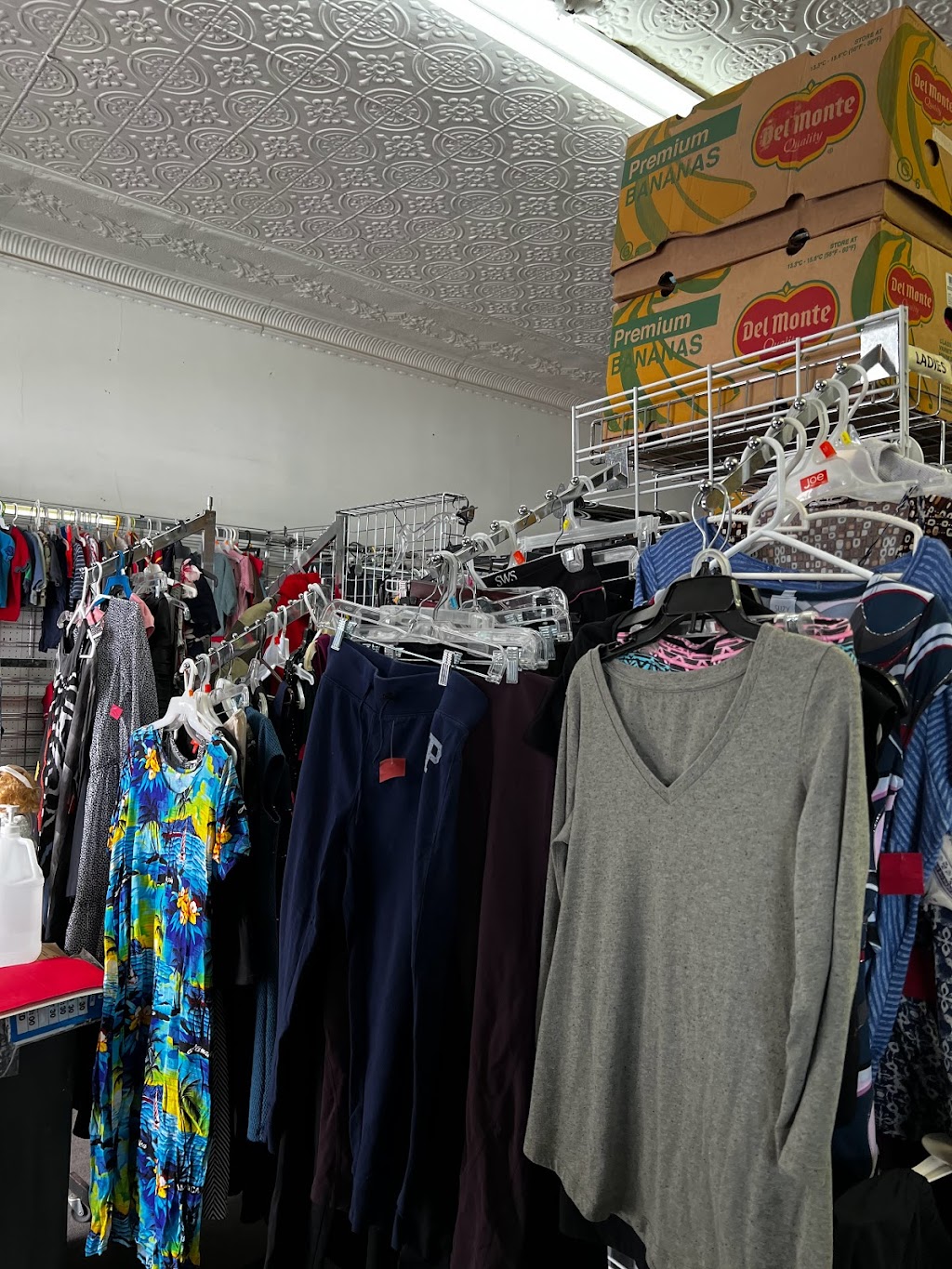 Somerset Villa Thrift Shop | 329 3 St, Somerset, MB R0G 2L0, Canada | Phone: (204) 744-2788