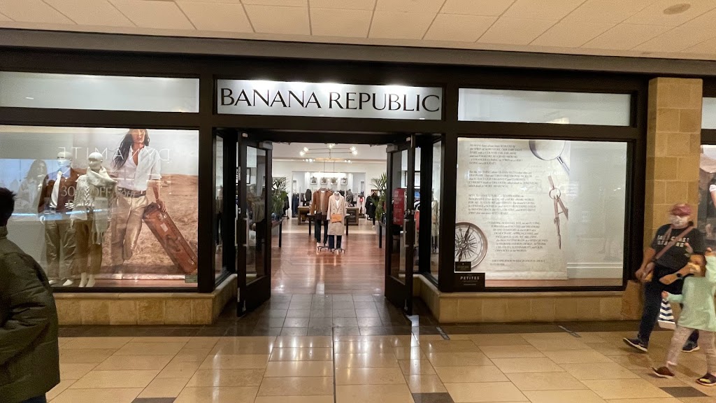 Banana Republic | 701 West Georgia Street D-62, D-63, D-64, Vancouver, BC V7Y 1A1, Canada | Phone: (604) 688-1630