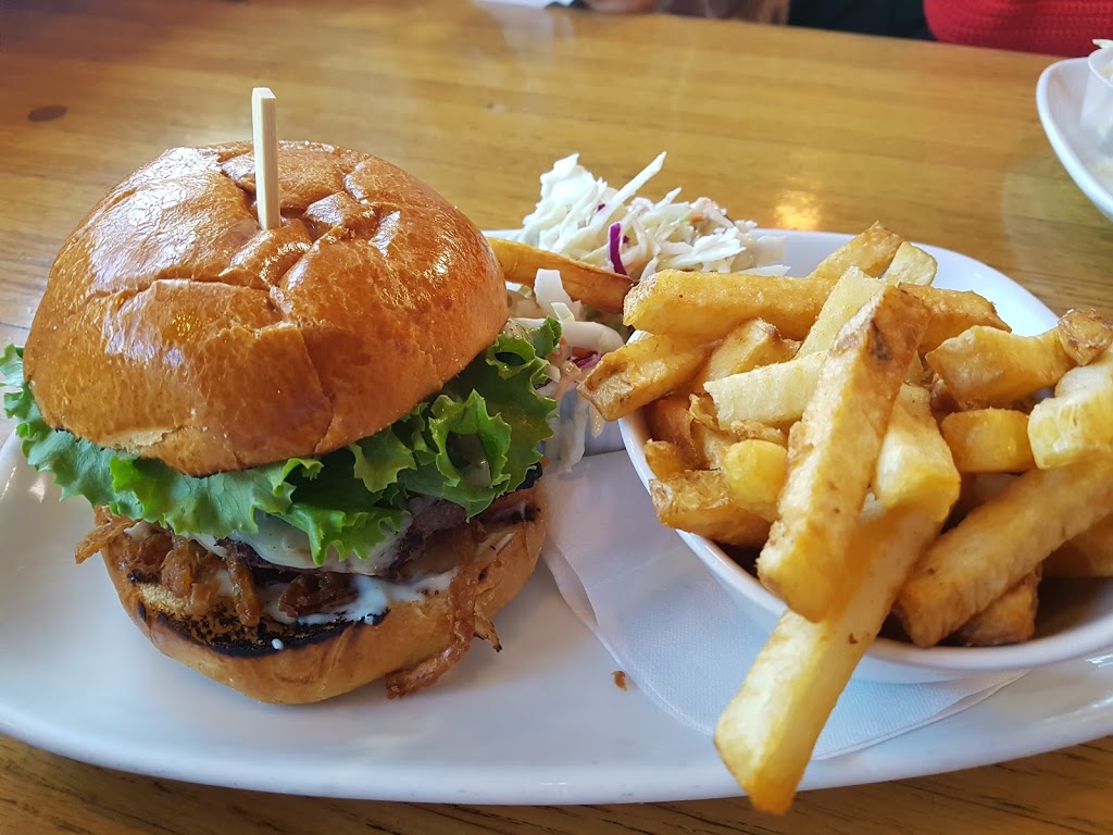 Trolls Restaurant | 6408 Bay St, West Vancouver, BC V7W 2H1, Canada | Phone: (604) 921-7755