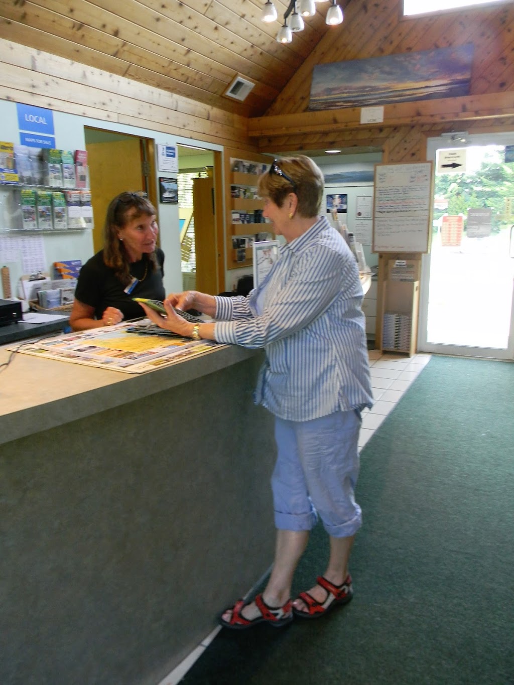 Parksville & District Chamber of Commerce and Visitor Centre | 1275 Island Hwy E, Parksville, BC V9P 2G3, Canada | Phone: (250) 248-3613