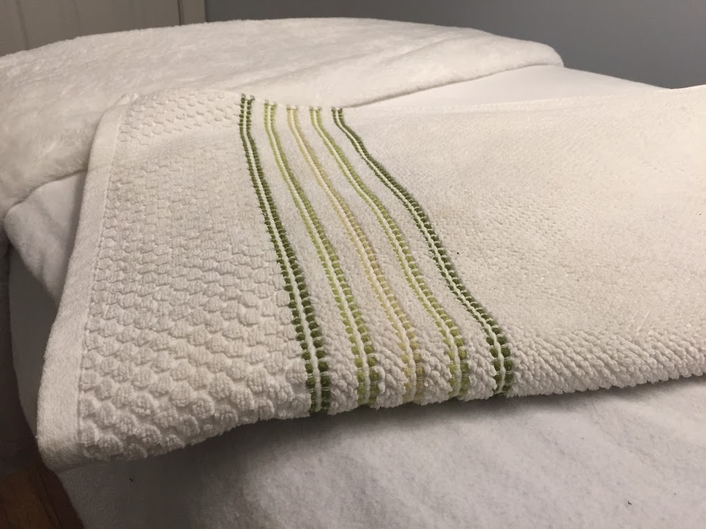 Ladouceur du Reiki | Boulevard des Hauteurs, Saint-Hippolyte, QC J8A 1A1, Canada | Phone: (450) 822-9515