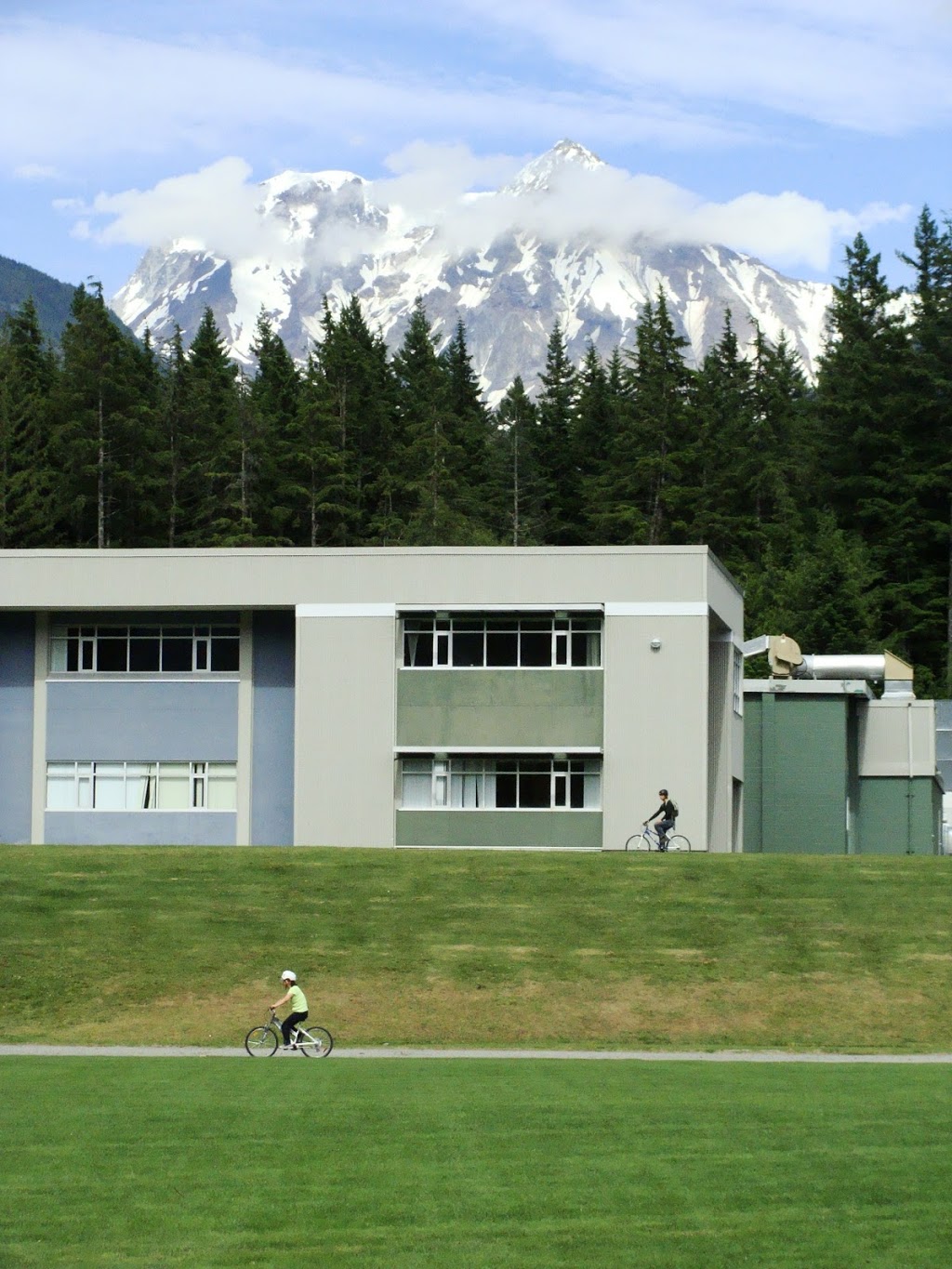 DON ROSS MIDDLE SCHOOL | 42091 Ross Rd, Brackendale, BC V0N 1H0, Canada | Phone: (604) 898-3671
