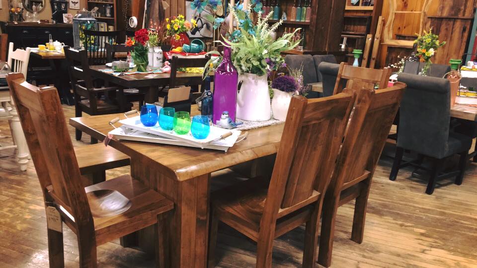 CraftWorks and Antiques At The Barn | 124 Lindsay Rd, Selwyn, ON K9J 0C5, Canada | Phone: (705) 750-1010