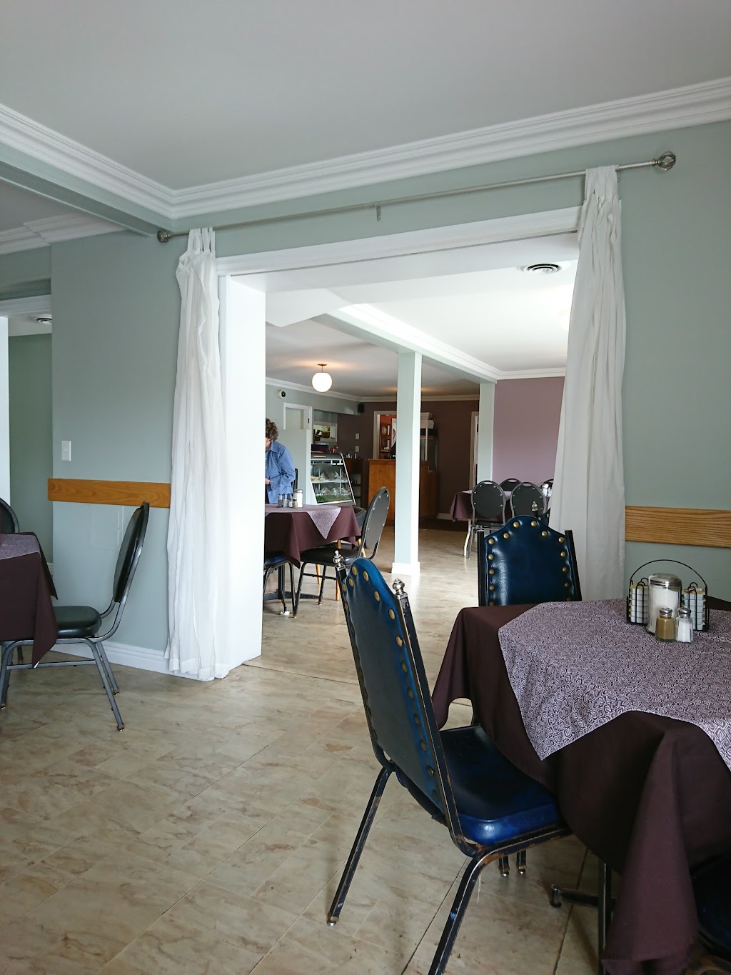 Harold Hotel & Restaurant | 16 Blockhouse Rd, Placentia, NL A0B 2Y0, Canada | Phone: (709) 227-2107