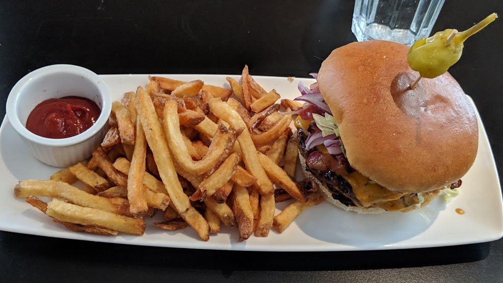 The Huron Club | 94 Pine St, Collingwood, ON L9Y 2N9, Canada | Phone: (705) 293-6677