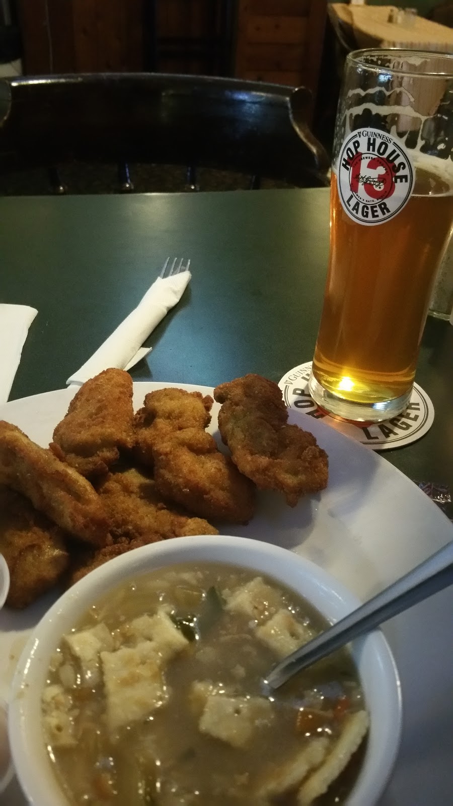 Whistle Stop Neighbourhood Pub | 2355 Mansfield Dr, Courtenay, BC V9N 2M2, Canada | Phone: (250) 334-4500