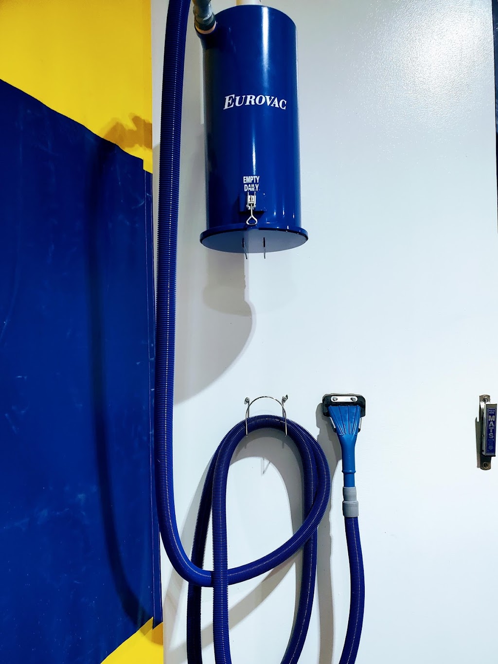 Nolan Hill Car Wash | 102 Nolanridge Cres NW, Calgary, AB T3R 1W9, Canada | Phone: (587) 483-7146