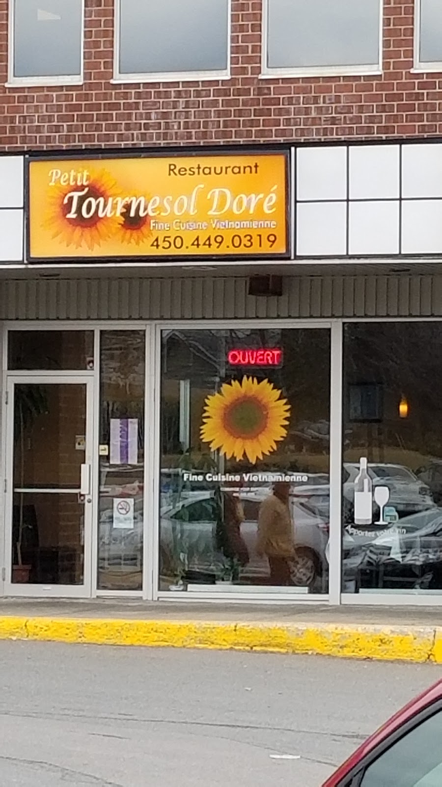 Petit Tournesol Dore | 535 Rue Samuel de Champlain, Boucherville, QC J4B 6B6, Canada | Phone: (450) 449-0319