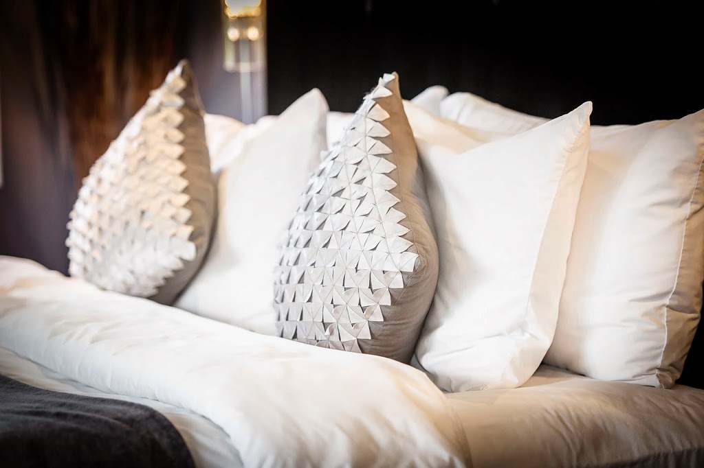 Hotel Manoir Becancourt | 3255 Avenue Nicolas Perrot, Bécancour, QC G9H 3C2, Canada | Phone: (819) 294-9068