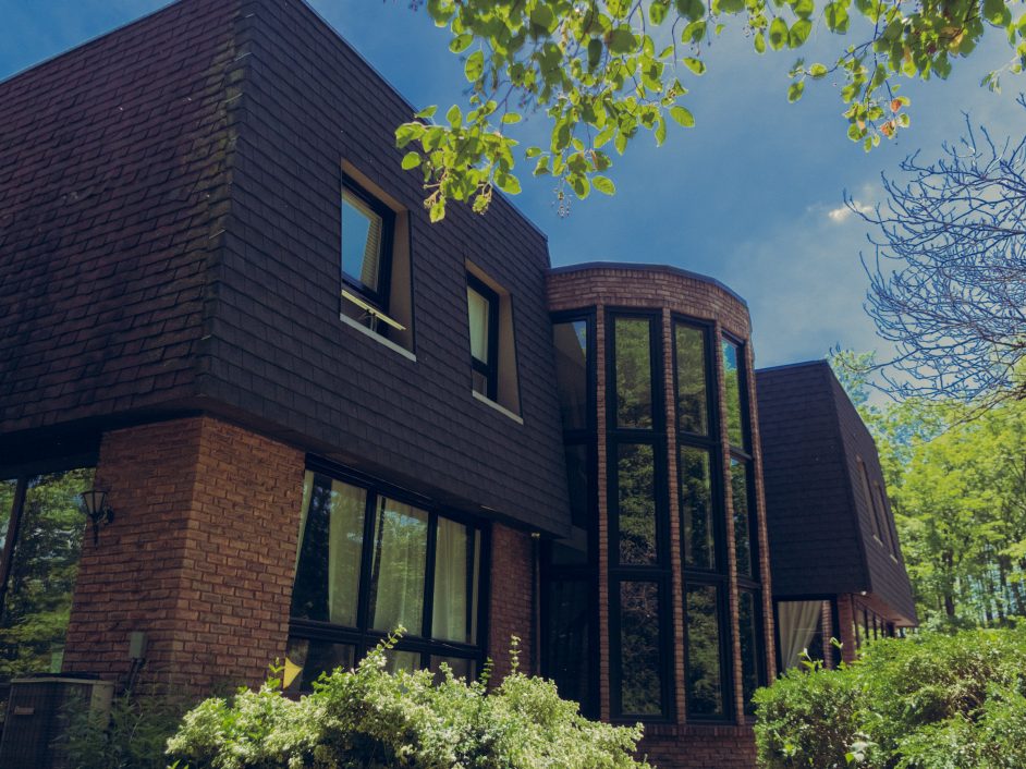 Trafalgar Addiction Treatment Centre West | 5483 Trafalgar Rd N, Erin, ON N0B 1T0, Canada | Phone: (855) 972-9760