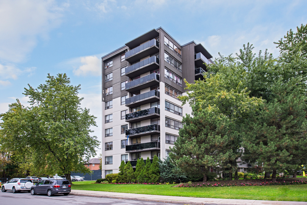 4190 Bathurst Street Apartments | 4190 Bathurst St, North York, ON M3H 3N5, Canada | Phone: (416) 639-6209