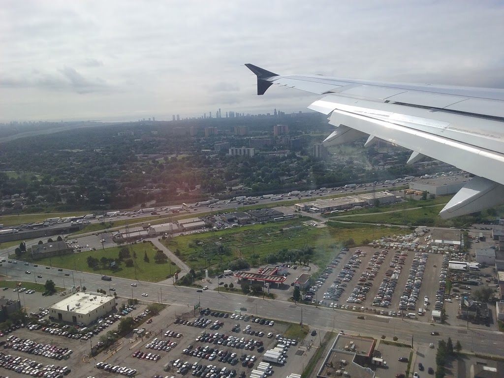 Toronto Pearson International Airport Value Station South lot -  | 6135 Airport Rd, Mississauga, ON L4V 1E3, Canada