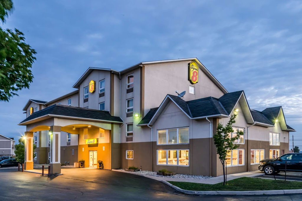 Super 8 by Wyndham Grimsby Ontario | 11 Windward Dr, Grimsby, ON L3M 4E9, Canada | Phone: (905) 309-8800